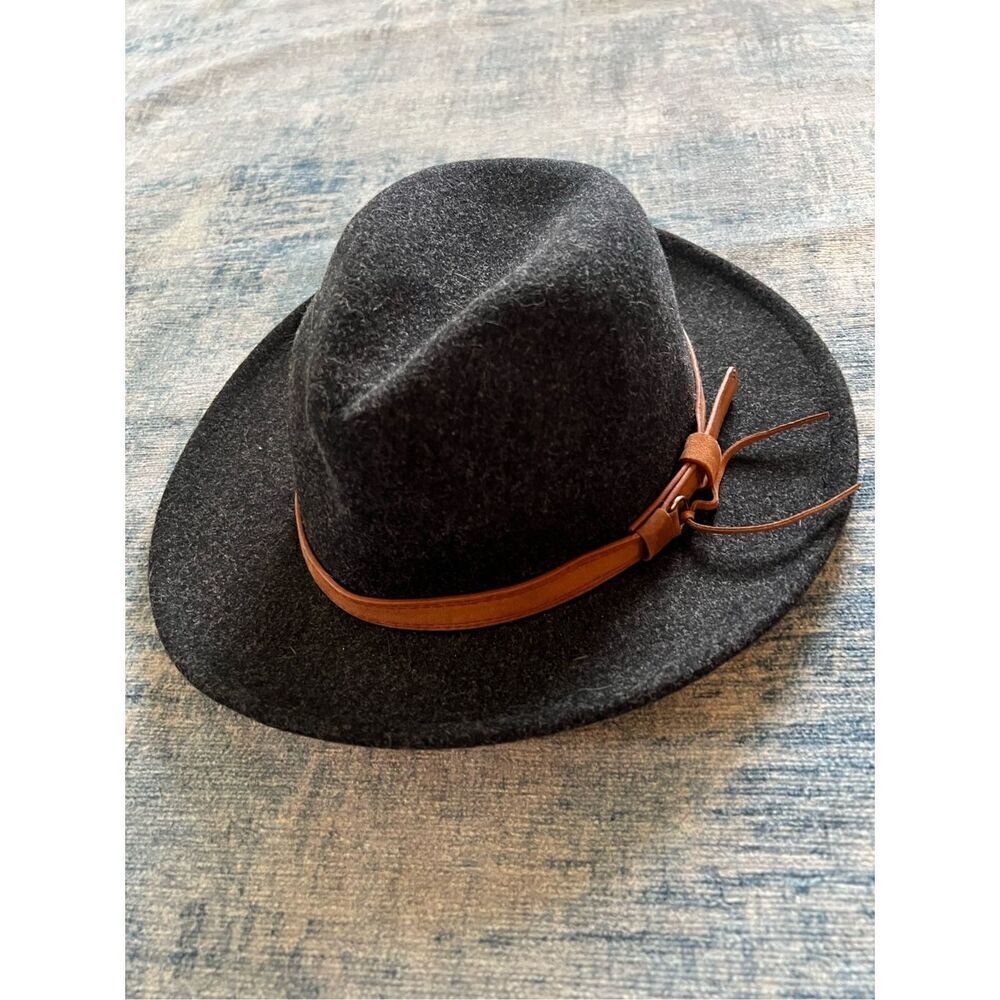 Heathered Black Felt Wool Blend Hat w Brown Strap